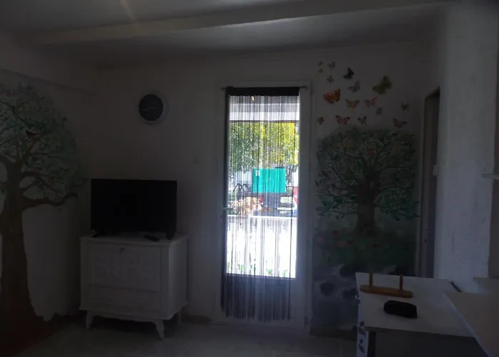 בית הארחה Des Garrigues Caveirac