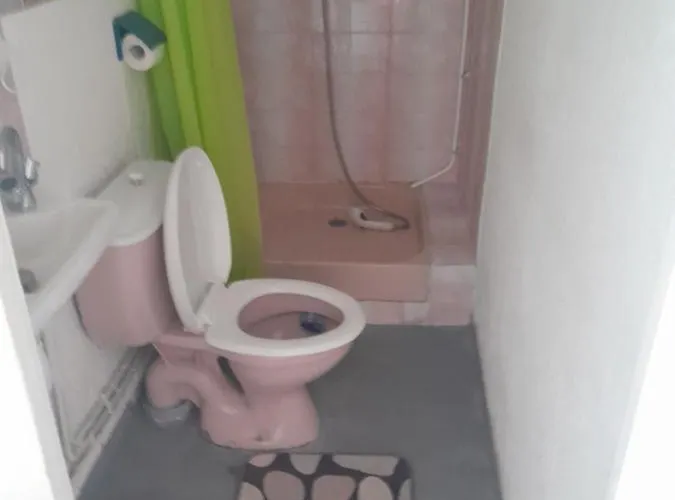 Des Garrigues בית הארחה