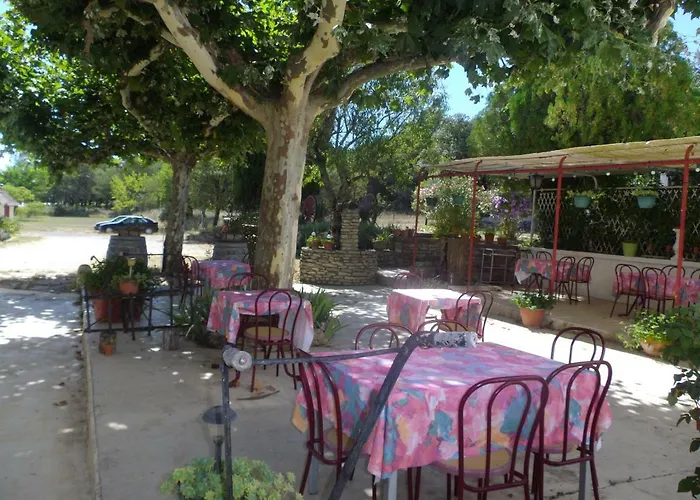 Des Garrigues בית הארחה