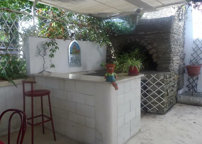 Des Garrigues בית הארחה